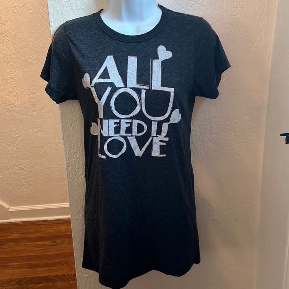 Super Cute gray size L All You need is love t-Shirt